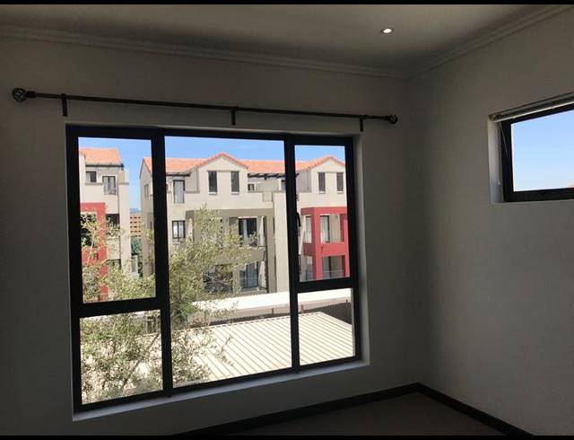 1 BEDROOM APARTMENT FOR SALE IN SUNNINGHILL